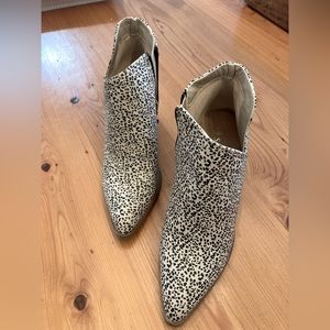 Sierra boots like new. Size 9.